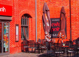 café práh galerie vaňkovka brno kultura sál přednáška chráněná dílna kavárna magazín KULT* Brno