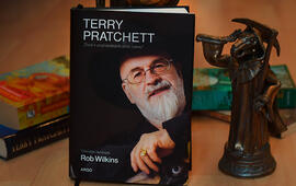 Terry Pratchett: Život v poznámkách pod čarou, Rob Wilkins, Recenze, magazín KULT* Brno